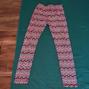 Stylish Red-White-Blue Patterned Leggings Outfit